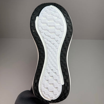 Vomero Plus Black White