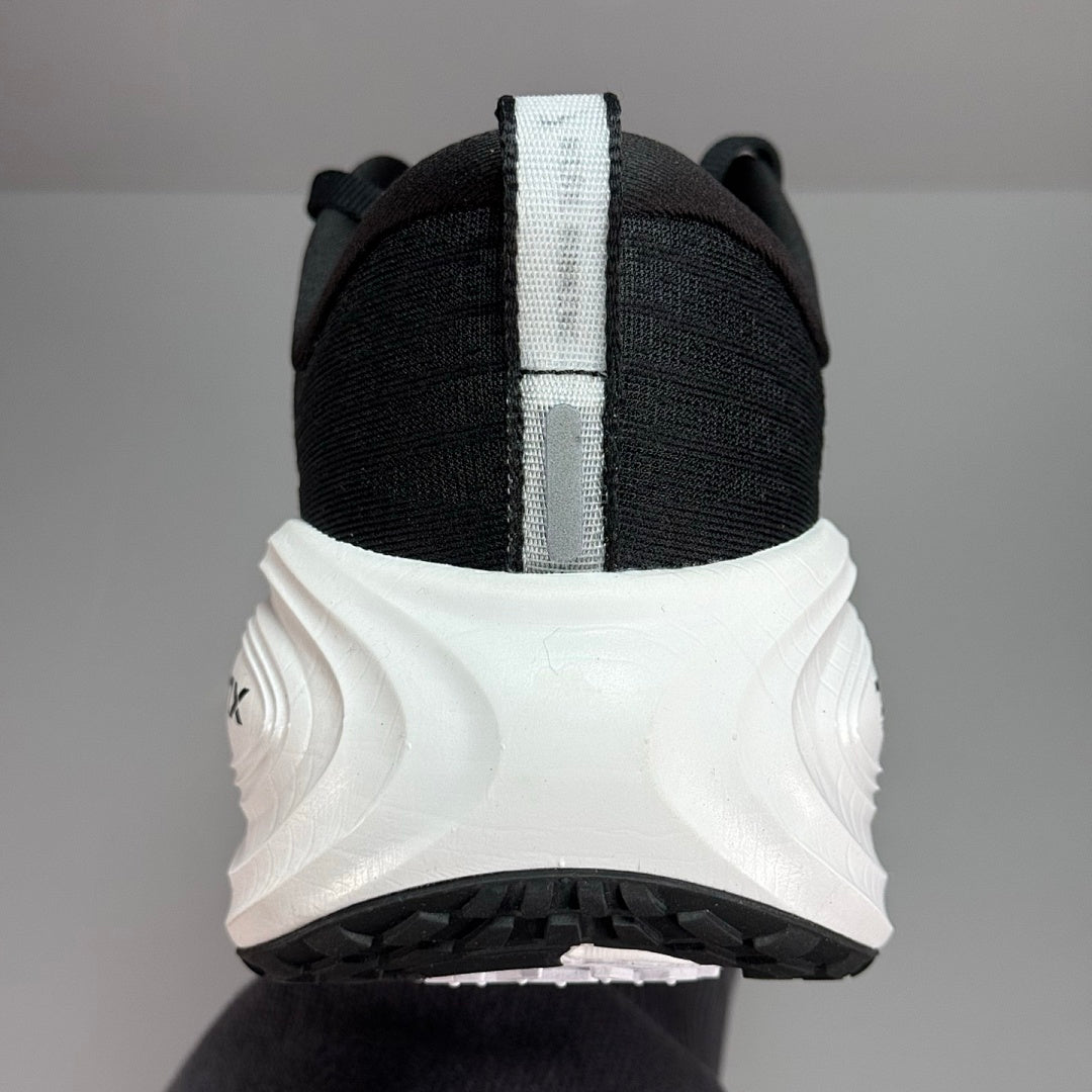Vomero Plus Black White