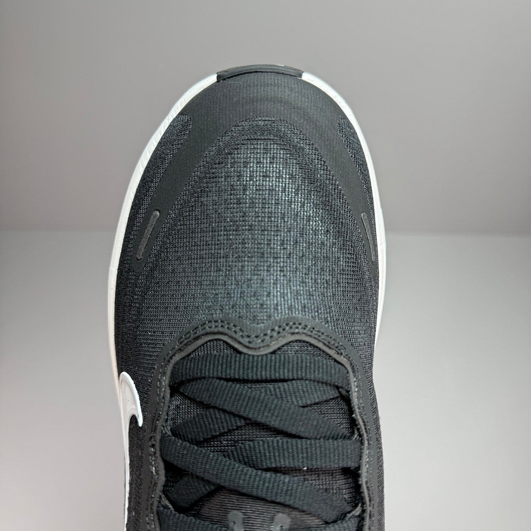Vomero Plus Black White