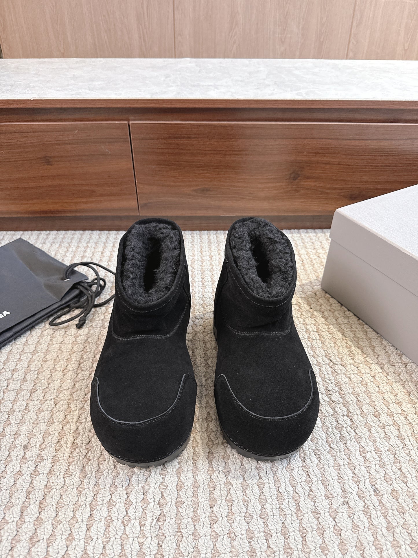 BLG Alaska Suede Boots Black