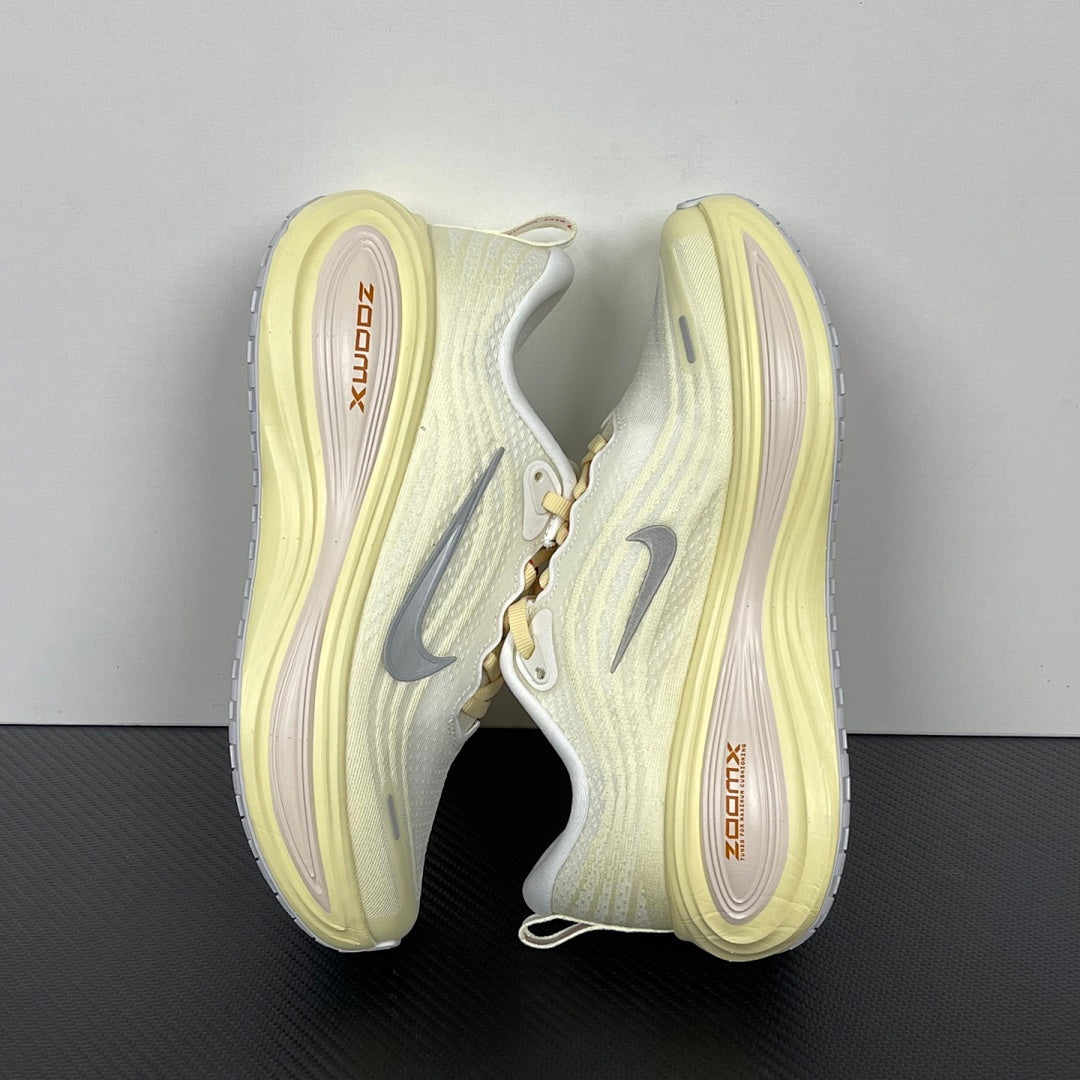 Vomero Plus Metallic Silver