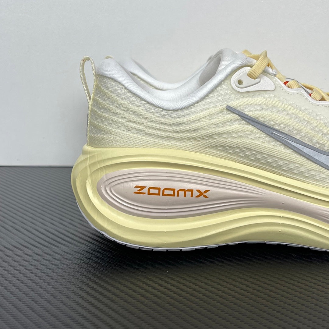 Vomero Plus Metallic Silver