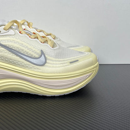 Vomero Plus Metallic Silver