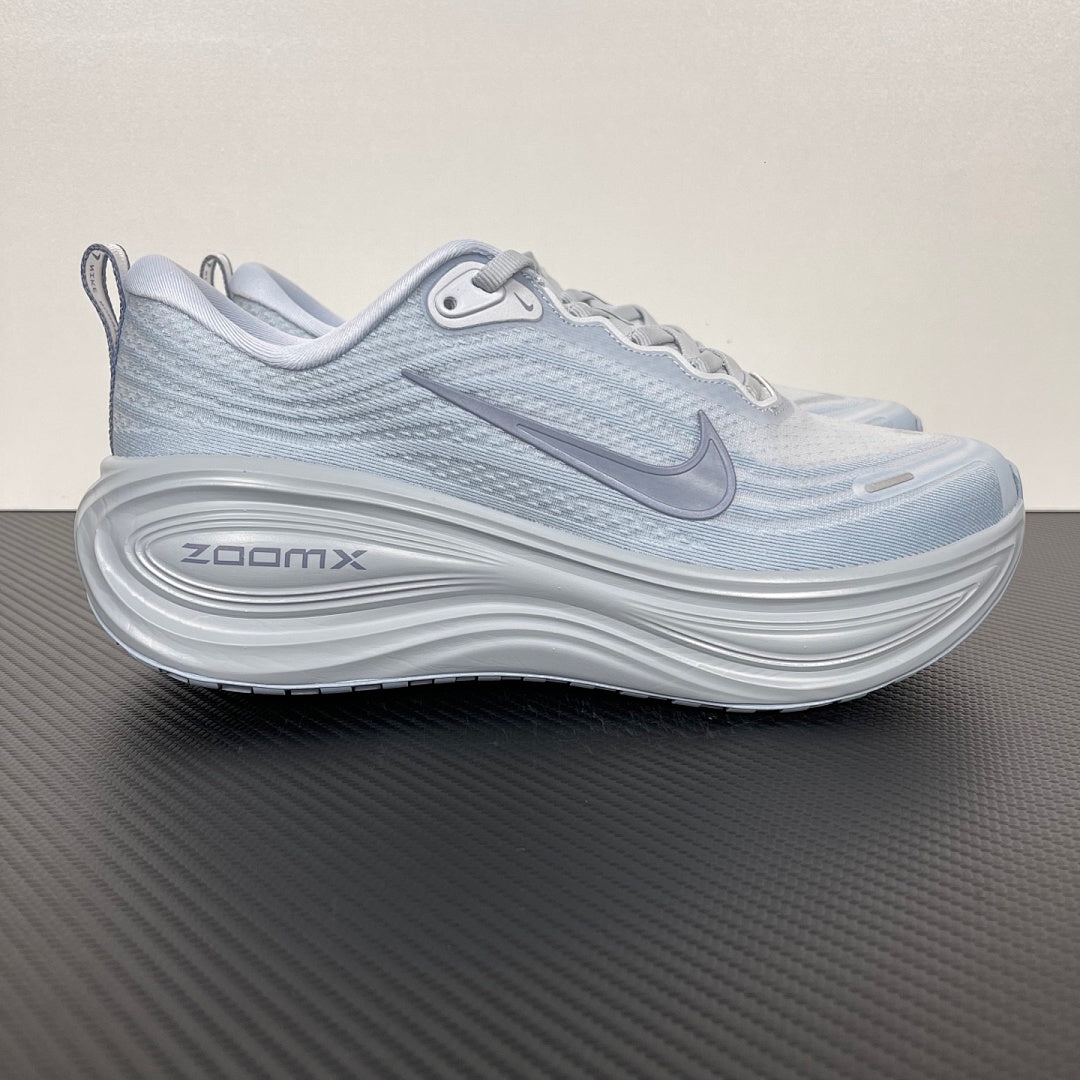 Vomero Plus Football Grey