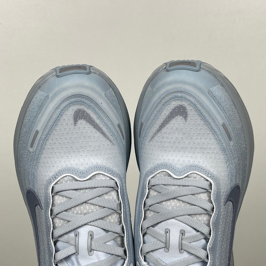 Vomero Plus Football Grey