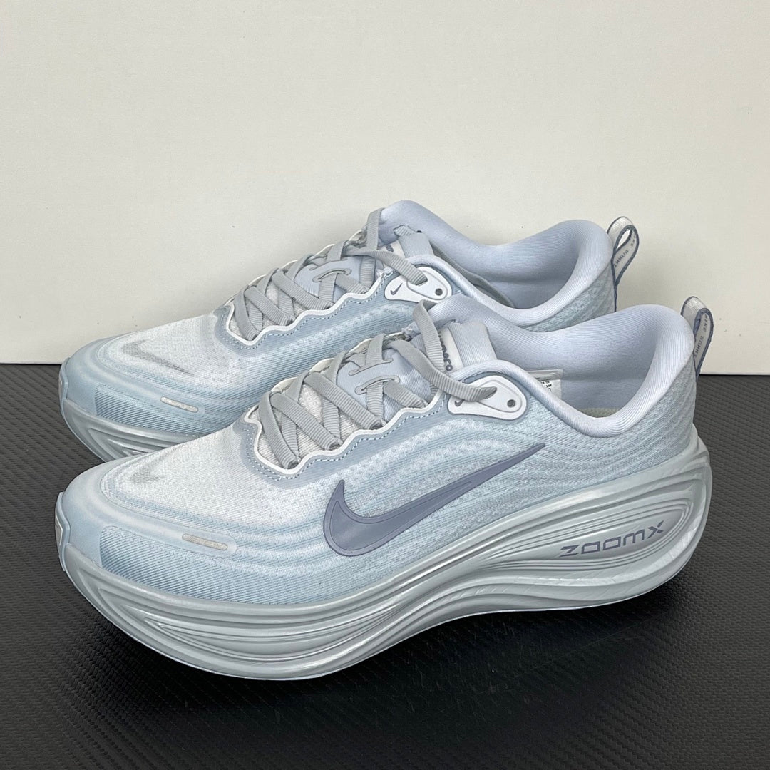 Vomero Plus Football Grey