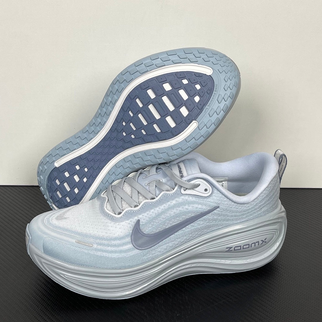 Vomero Plus Football Grey