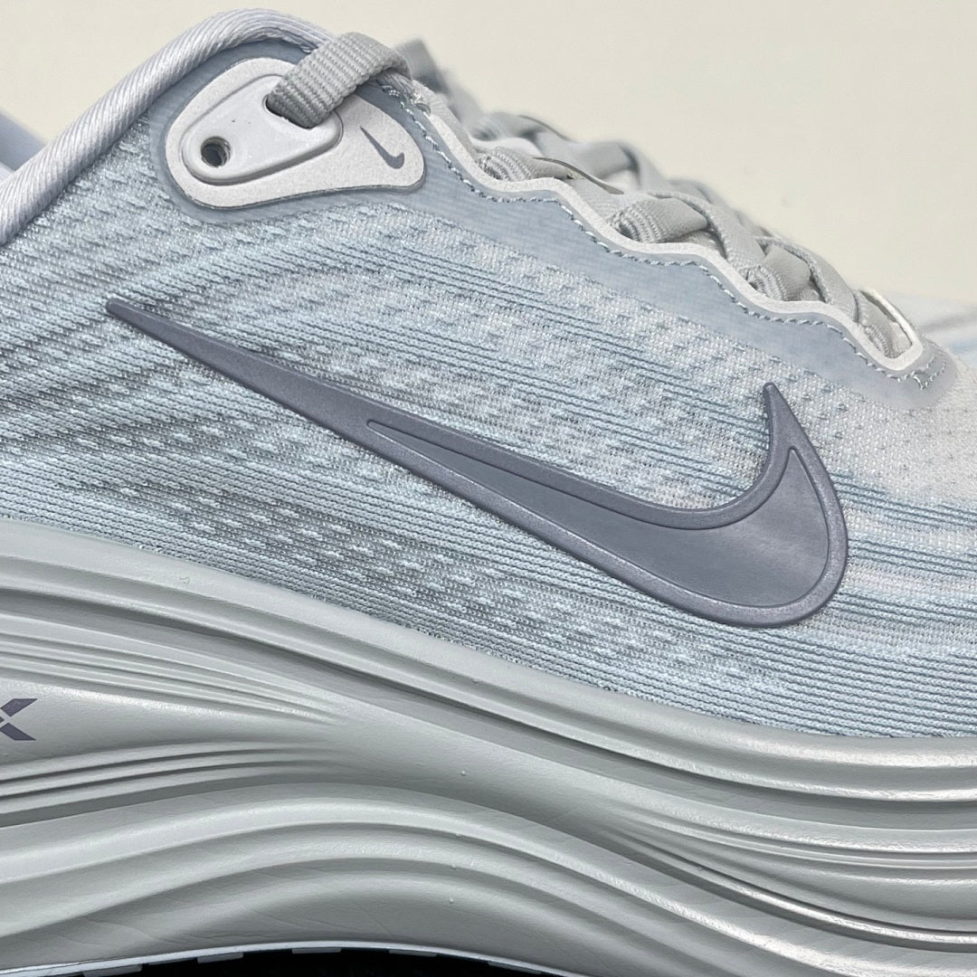 Vomero Plus Football Grey