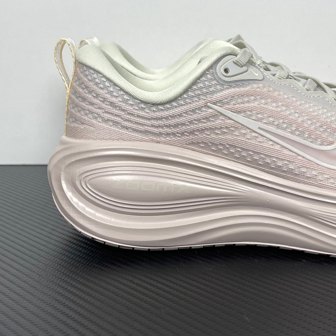 Vomero Plus Light Bone