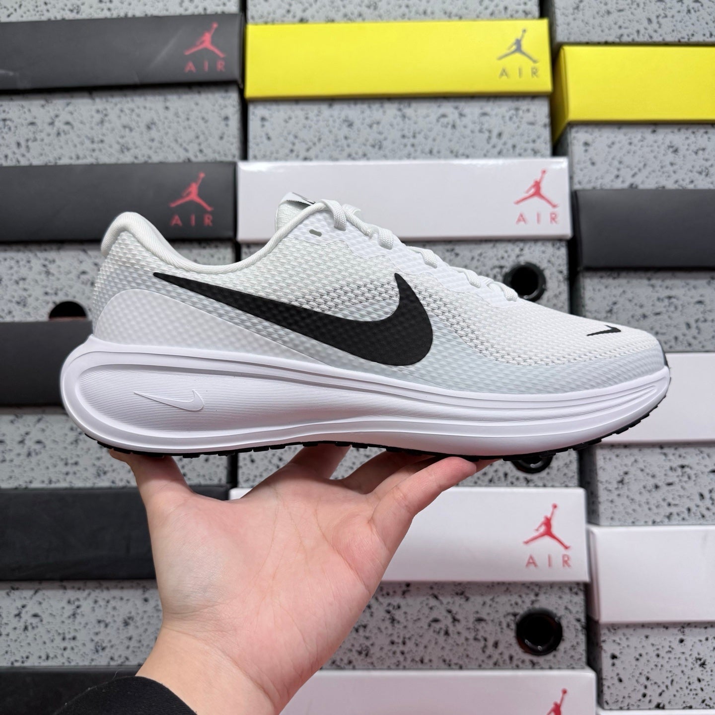 Revolution 8 White