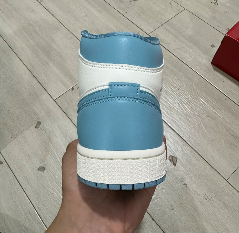 Air Jordan 1 Mid UNC