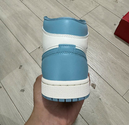 Air Jordan 1 Mid UNC