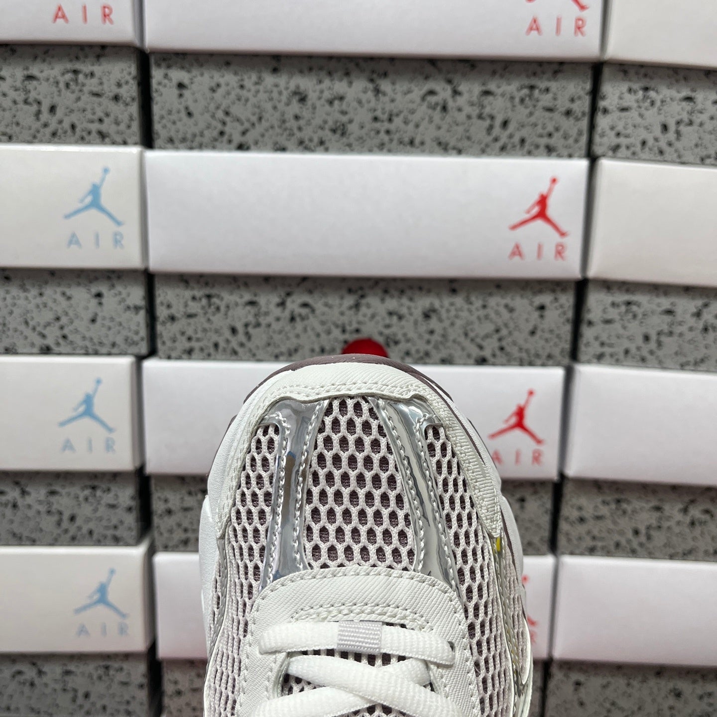 Vomero 5 Grey Metallic Silver