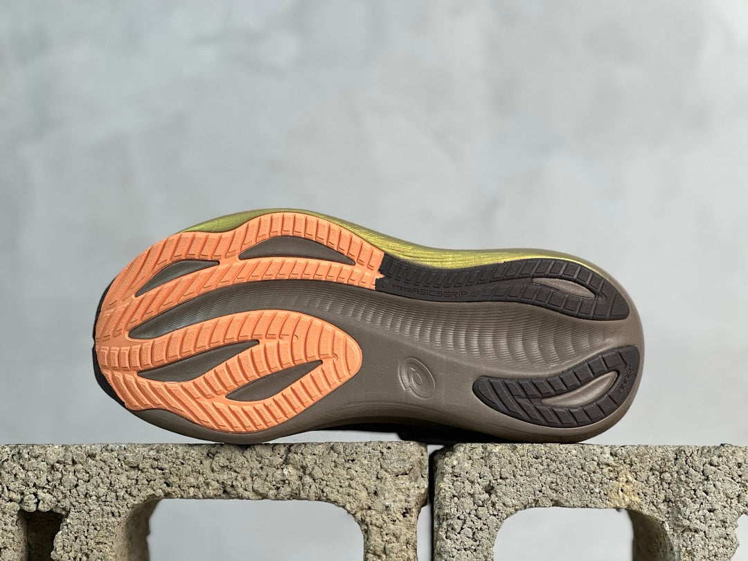 GEL-NIMBUS 27 Brown