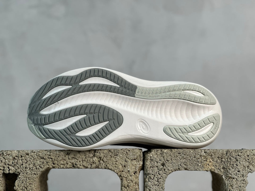 GEL-NIMBUS 28 Black/White
