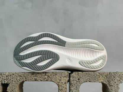 GEL-NIMBUS 28 Black/White