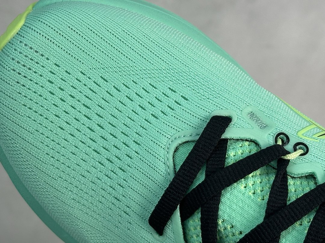 GEL-NIMBUS 28 Green