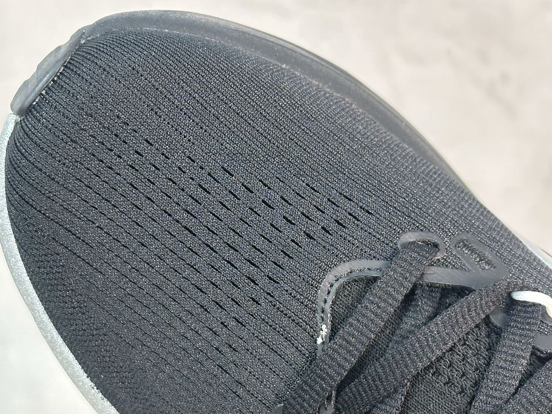 GEL-NIMBUS 28 Black/Silver