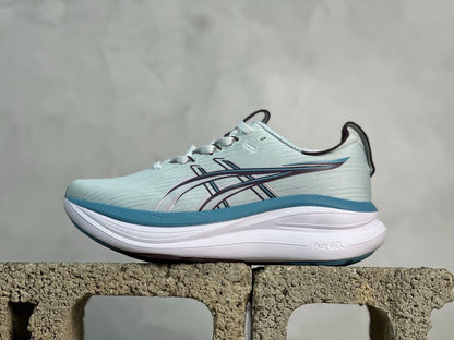 GEL-NIMBUS 28 Light Blue