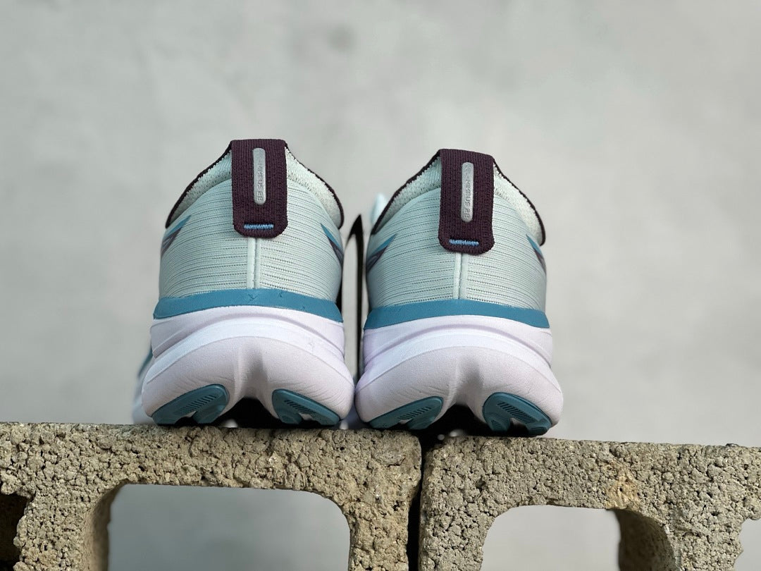 GEL-NIMBUS 28 Light Blue