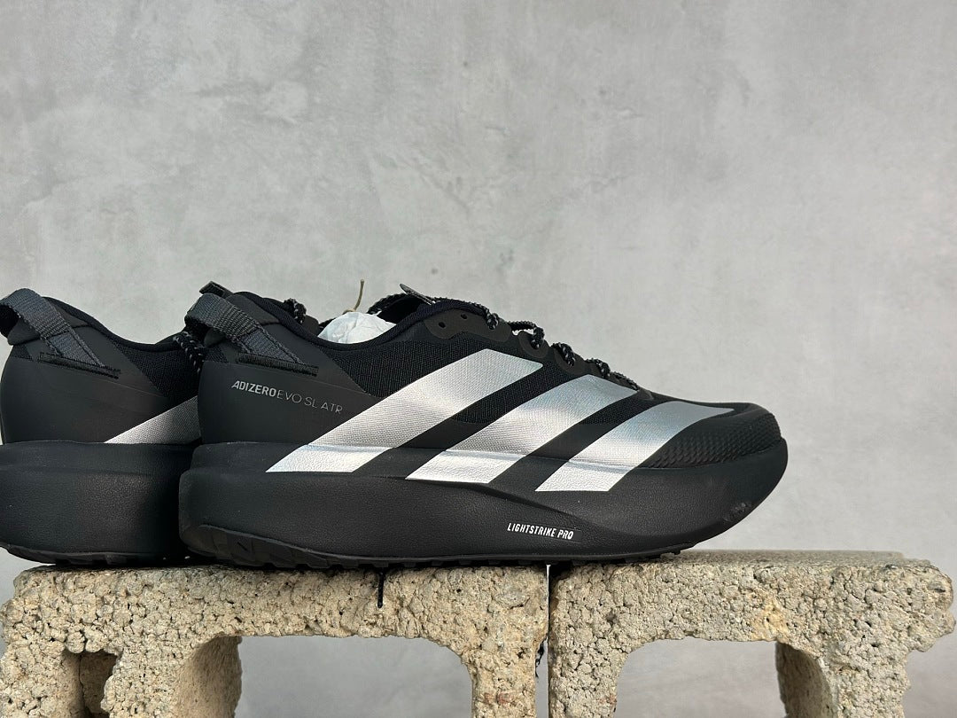 Evo SL Black / White