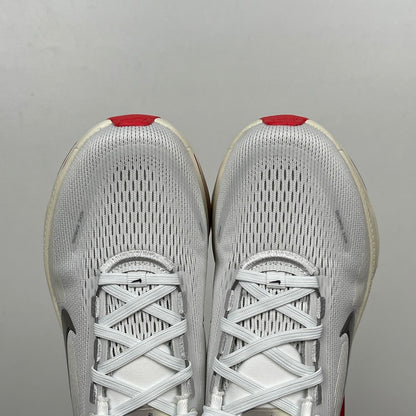 Vomero 18 Platinum Tint Siren Red Light Smoke Grey Metallic Pewter