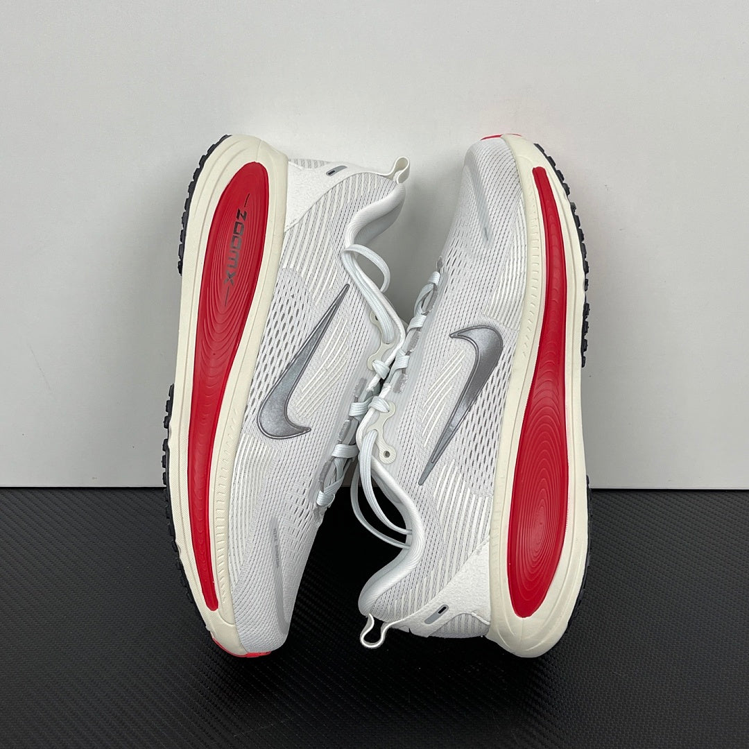 Vomero 18 Platinum Tint Siren Red Light Smoke Grey Metallic Pewter