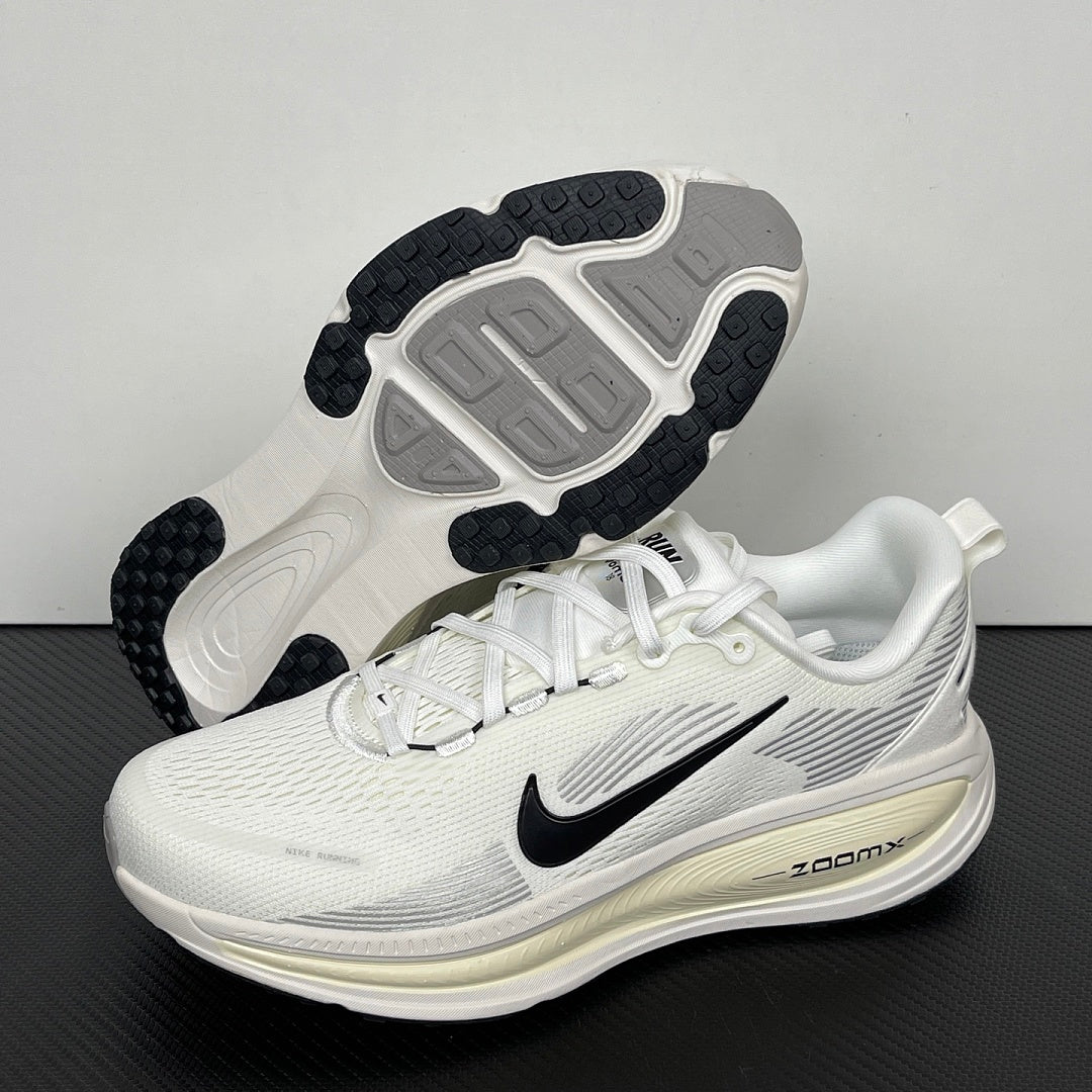 Vomero 18 White/Black