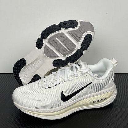 Vomero 18 White/Black