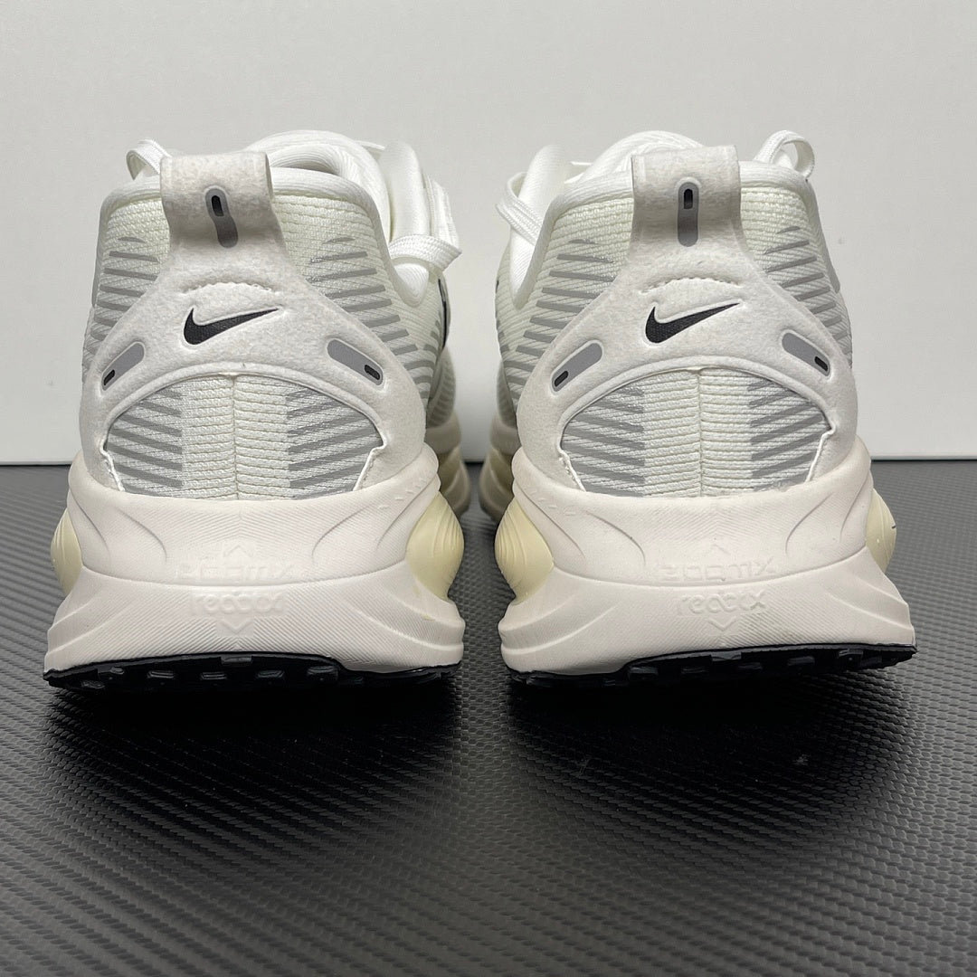 Vomero 18 White/Black