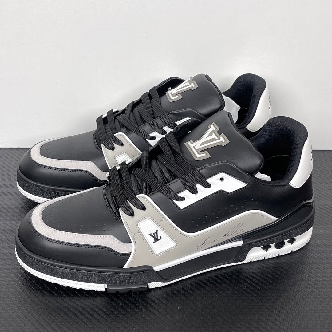Trainer Black and Grey