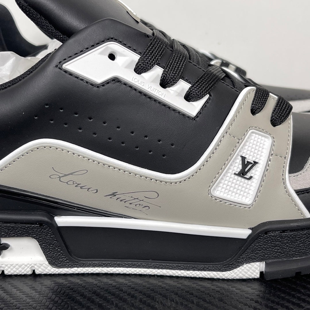 Trainer Black and Grey