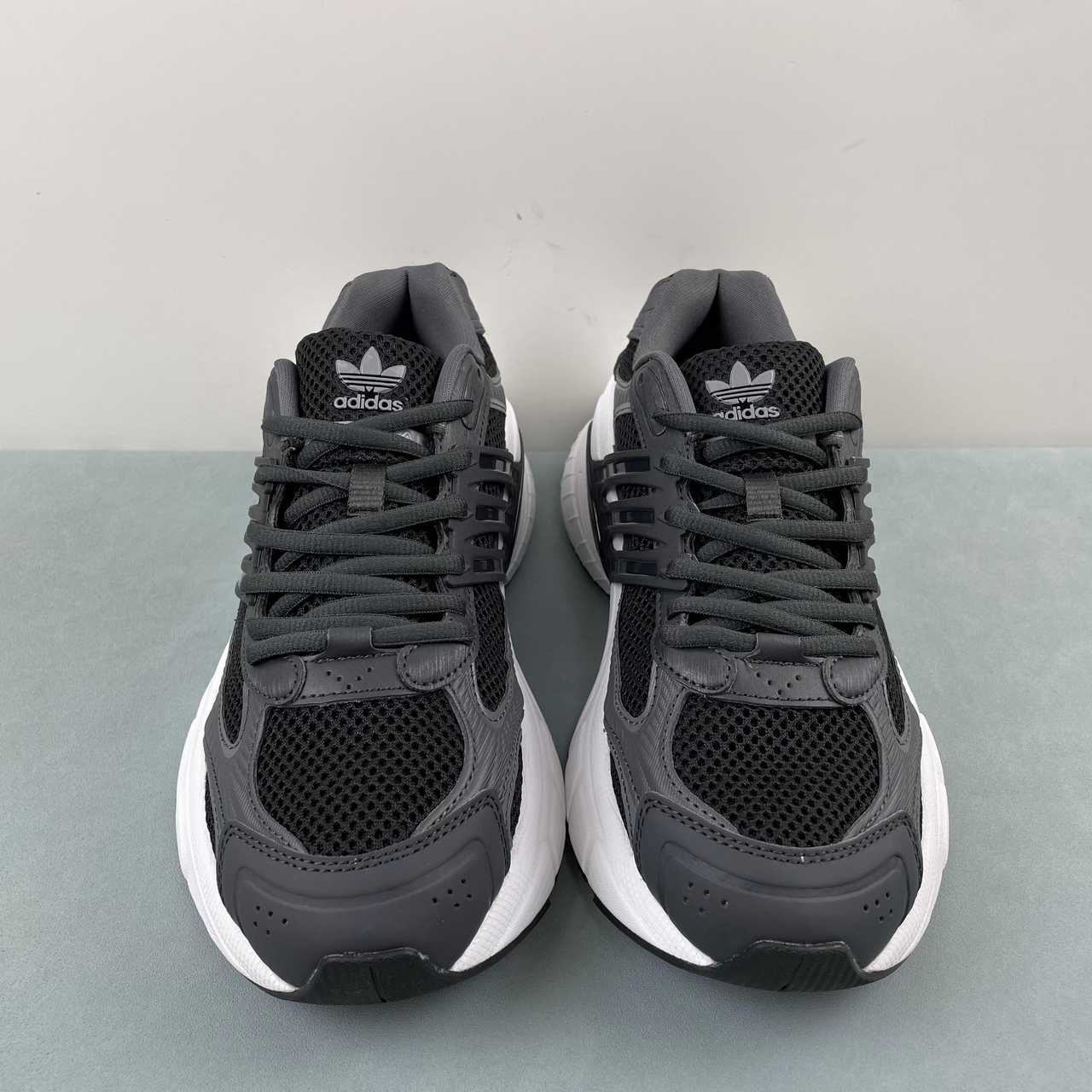 AD Adistar XLG Black White