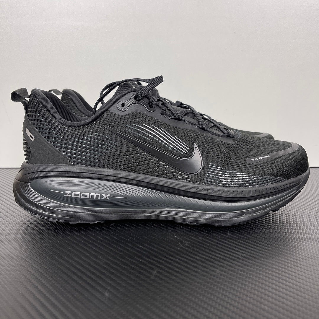 Vomero 18 Black