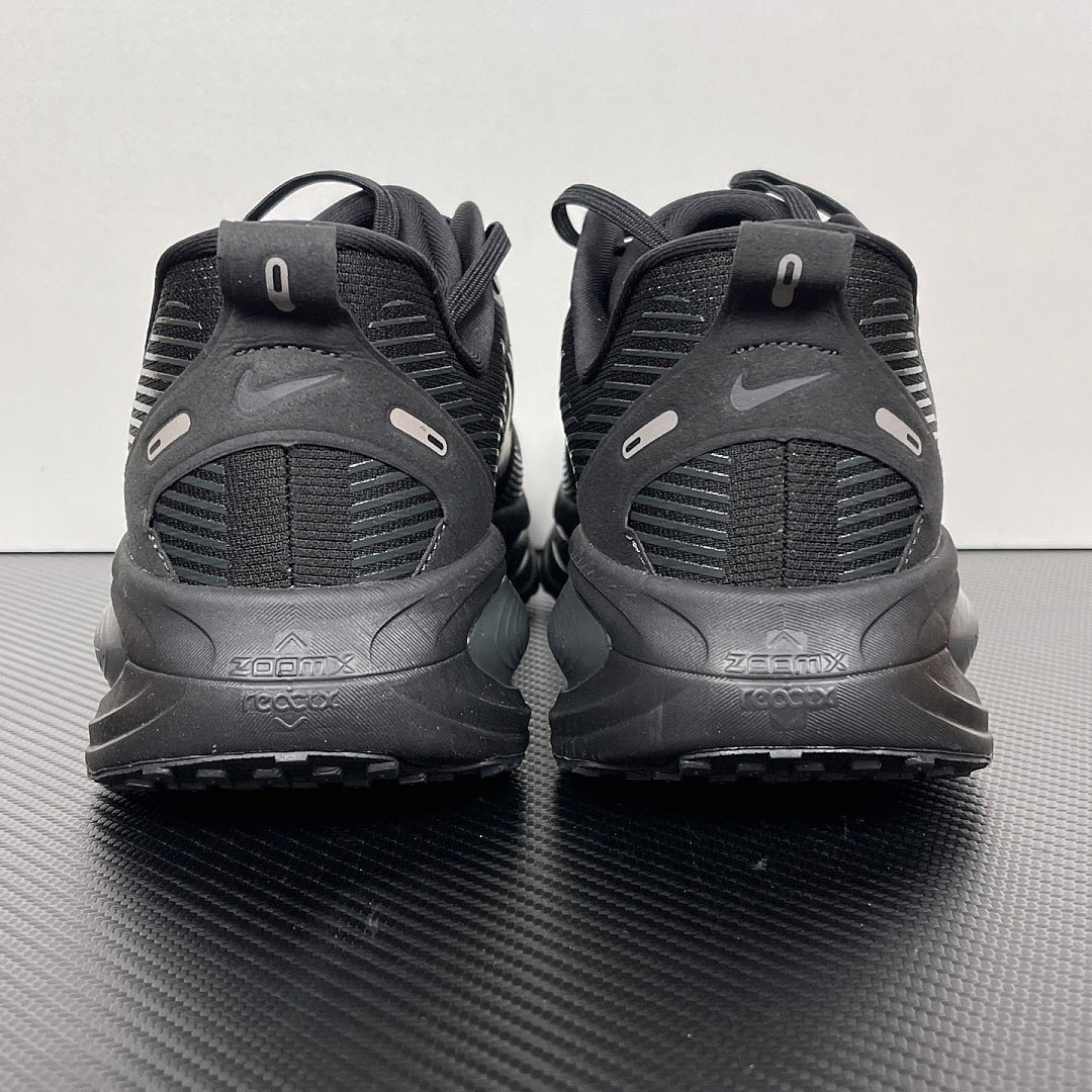 Vomero 18 Black