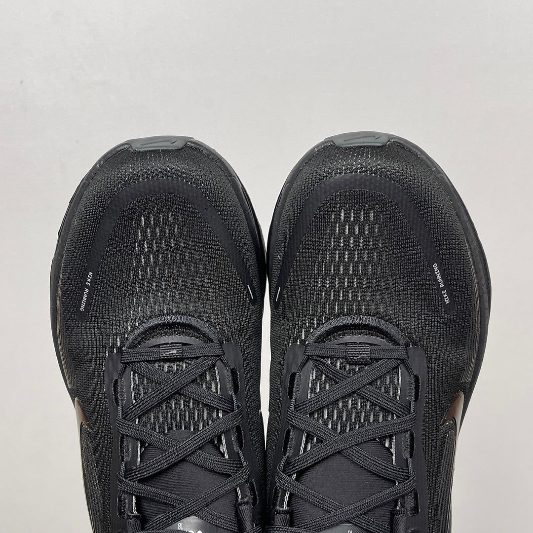 Vomero 18 Black