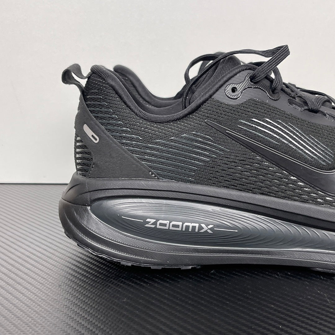 Vomero 18 Black