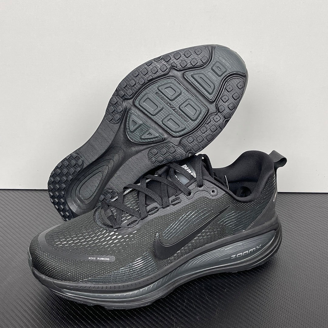 Vomero 18 Black