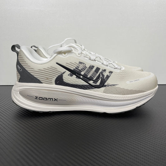 Vomero 18 Black/White