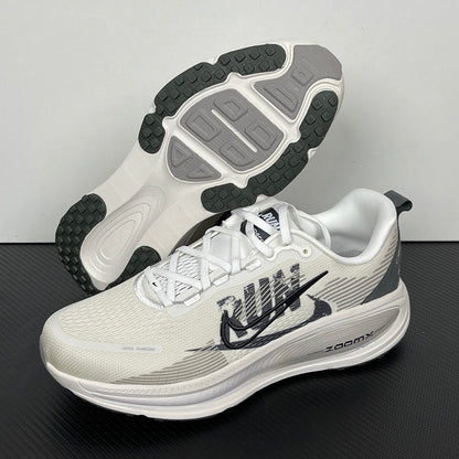 Vomero 18 Black/White