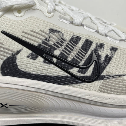 Vomero 18 Black/White