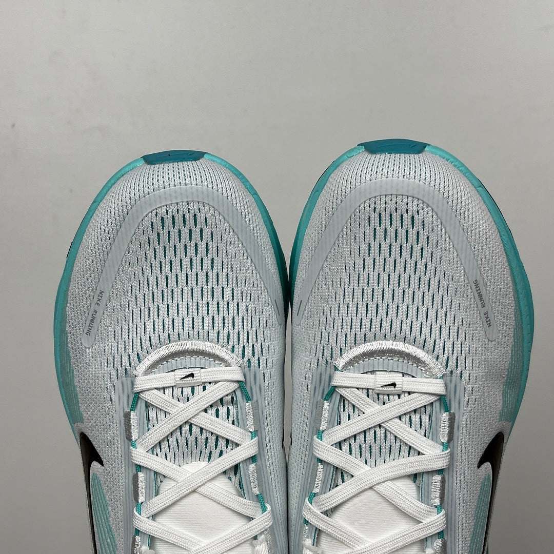 Vomero 18 White/Blue