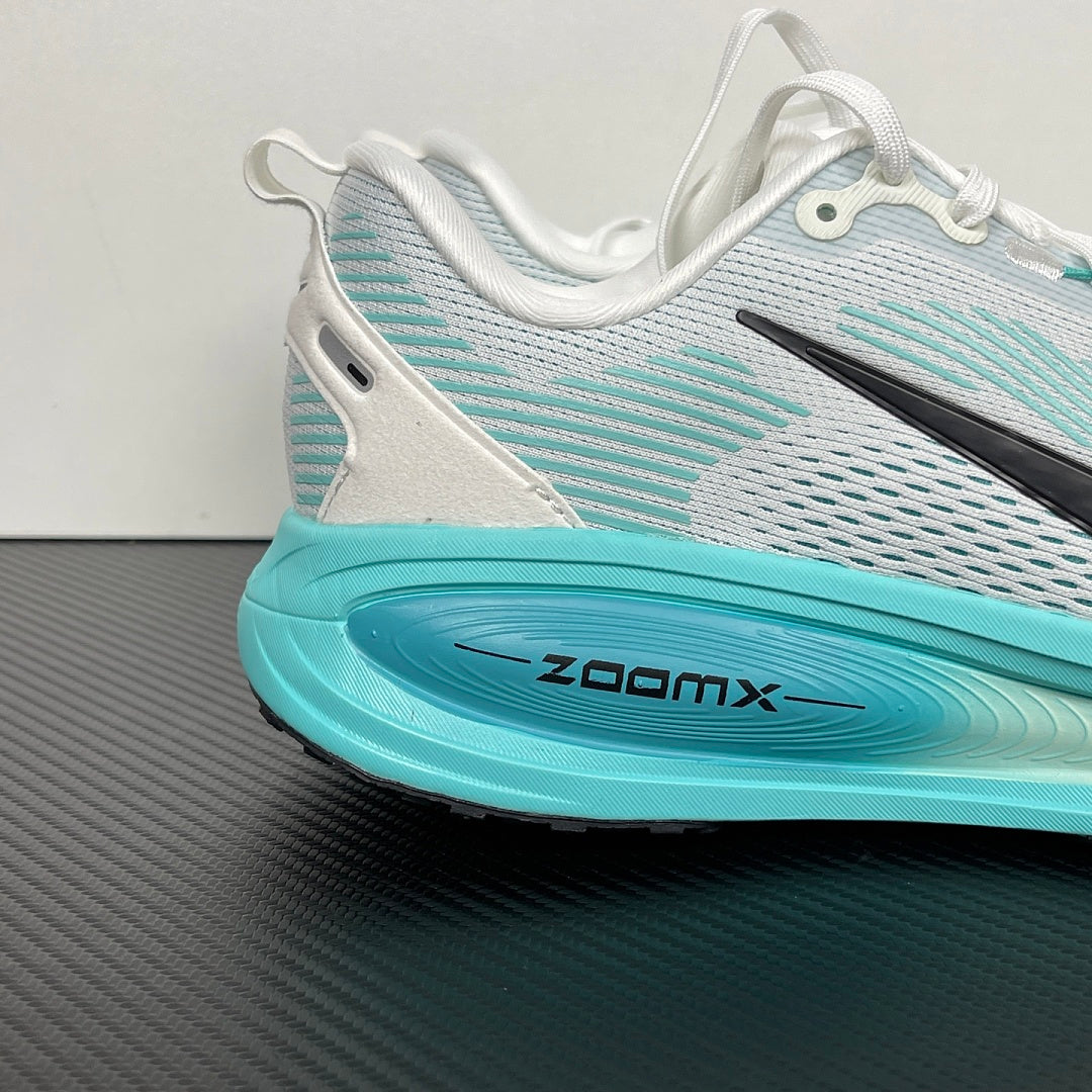 Vomero 18 White/Blue