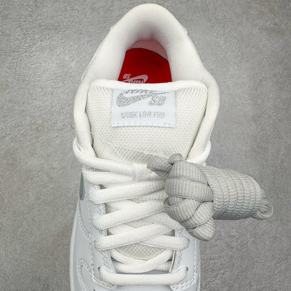 Dunk SB Supreme 94 White Metallic Silver