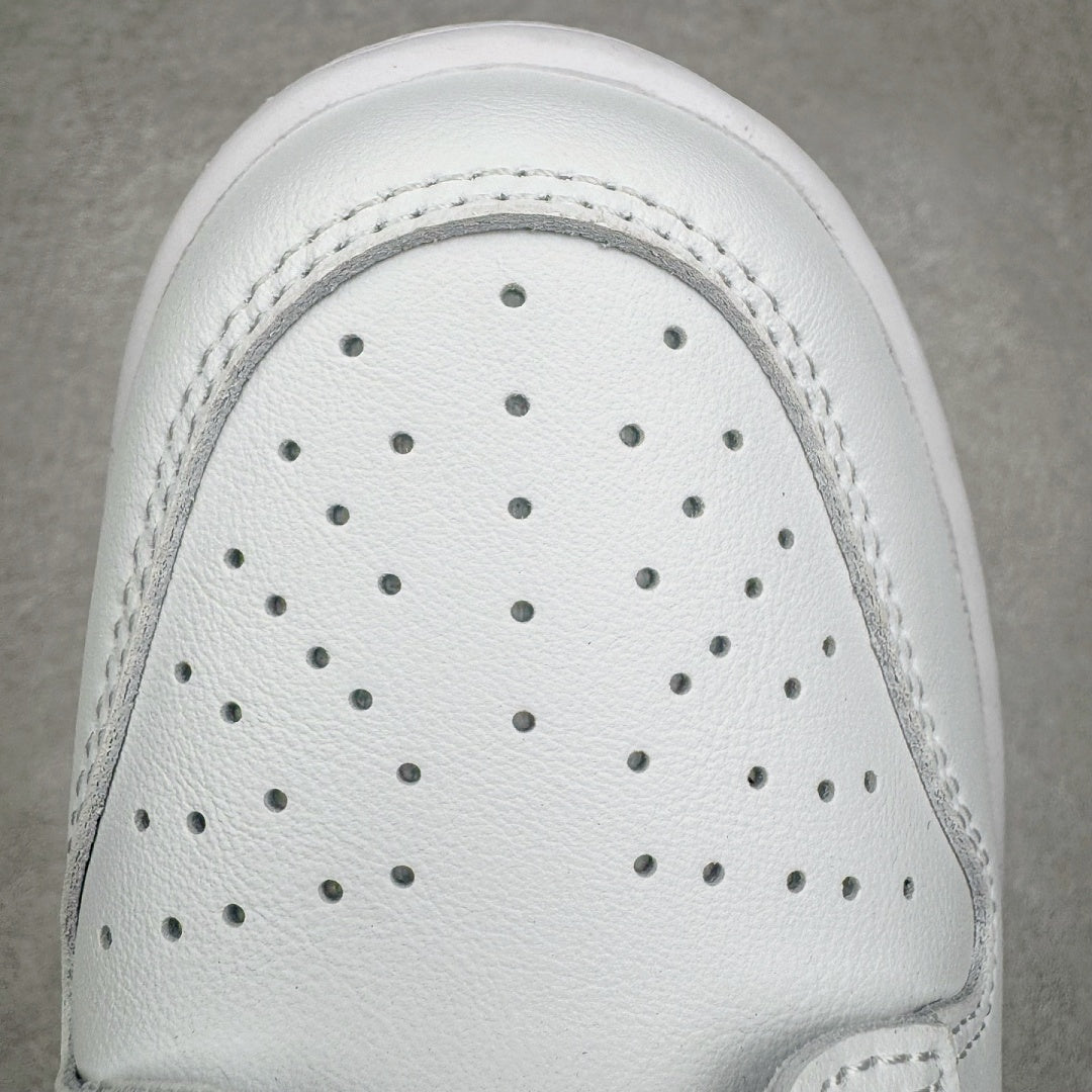 Dunk SB Supreme 94 White Metallic Silver