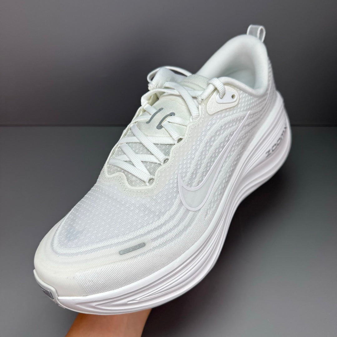 Vomero Plus White Summit
