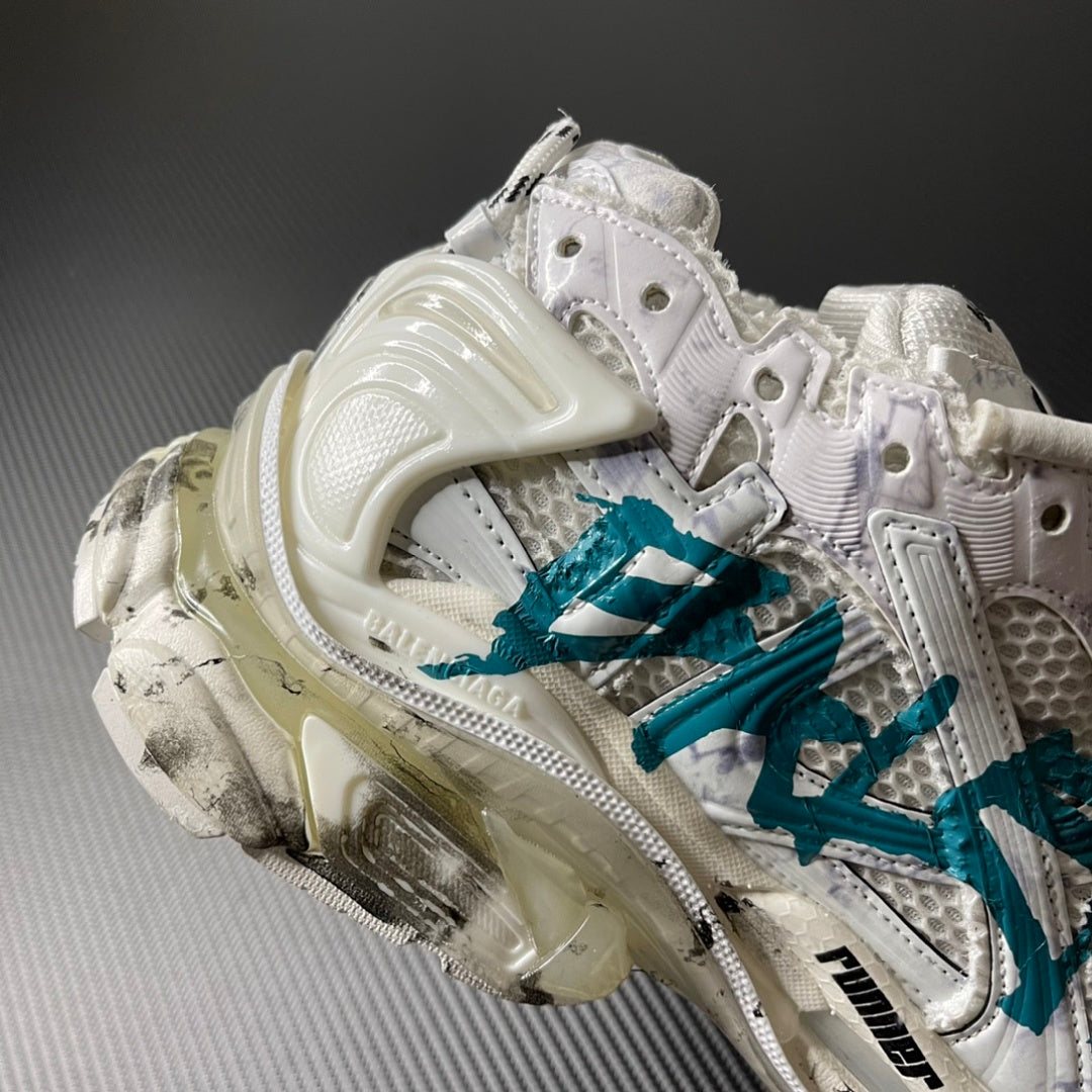 BLG Runner Graffiti White Blue