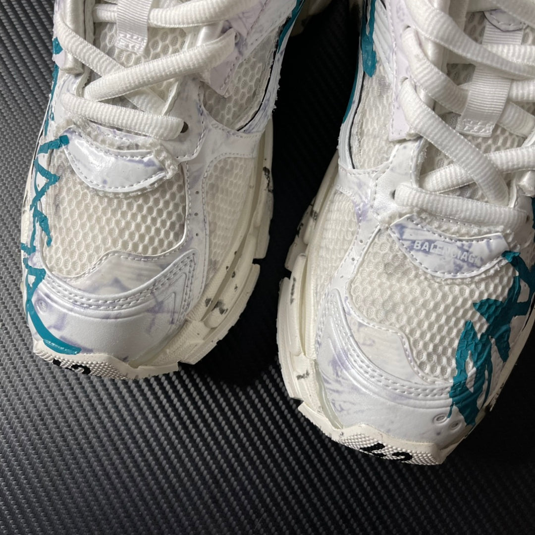 BLG Runner Graffiti White Blue