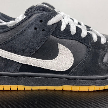 Dunk SB Black And White