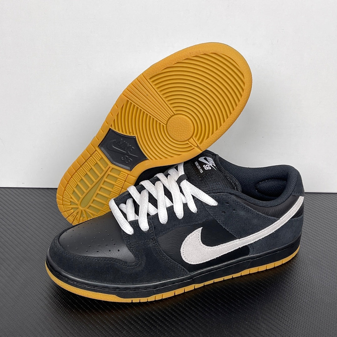 Dunk SB Black And White
